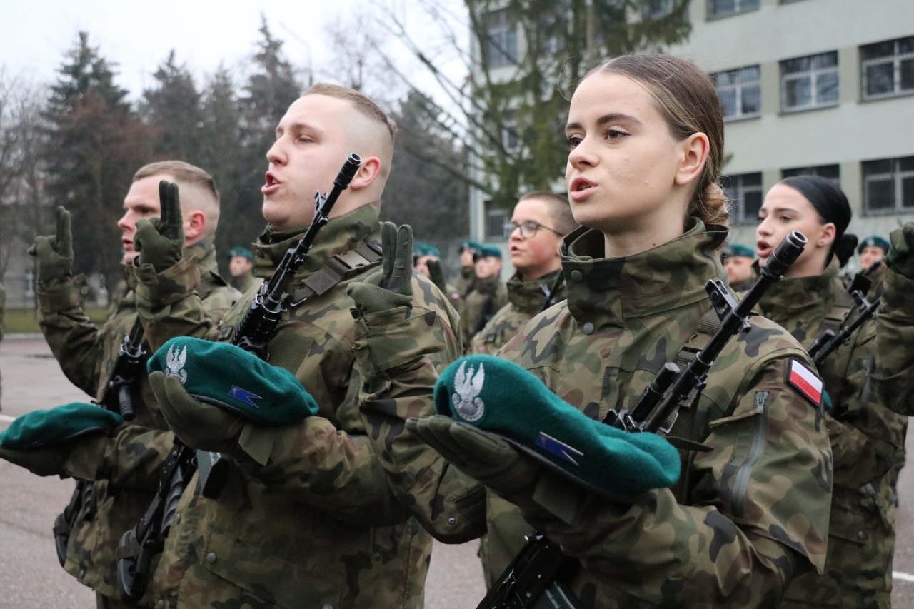 Przysięga wojskowa w Przasnyszu [13.12.2025] - zdjęcie #7 - eOstroleka.pl