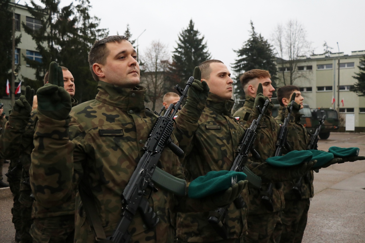 Przysięga wojskowa w Przasnyszu [13.12.2025] - zdjęcie #4 - eOstroleka.pl