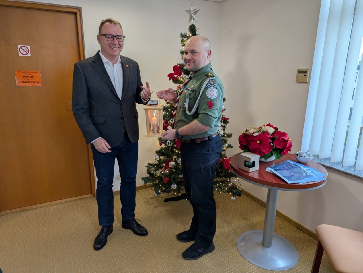 Betlejemskie Światło Pokoju w Ostrołęce [15.12.2025] - zdjęcie #6 - eOstroleka.pl