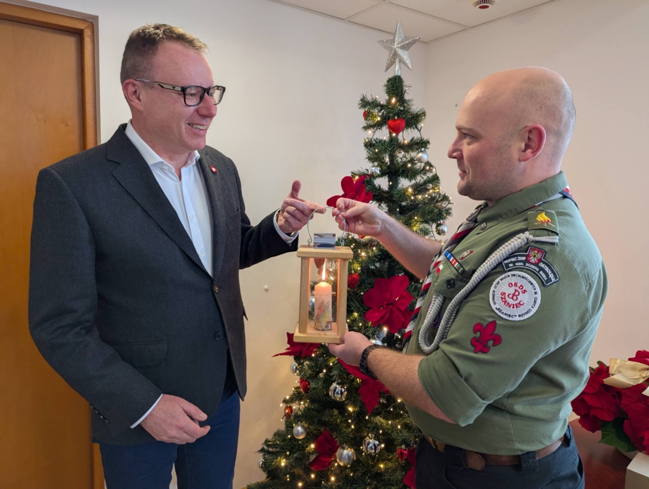 Betlejemskie Światło Pokoju w Ostrołęce [15.12.2025] - zdjęcie #7 - eOstroleka.pl