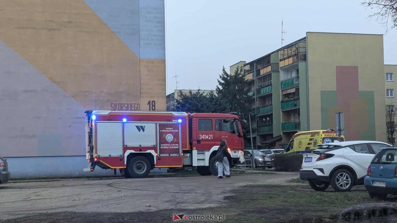 Interwencja służb ratunkowych na osiedlu Centrum [15.12.2025] - zdjęcie #5 - eOstroleka.pl