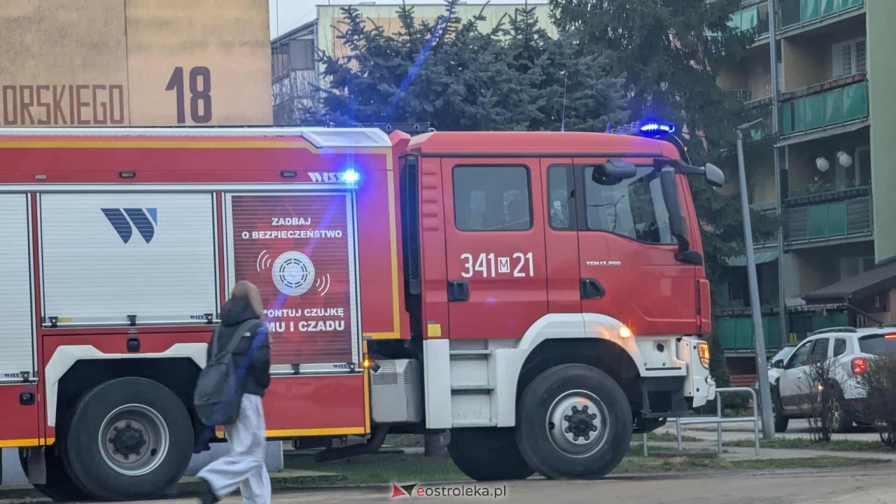 Interwencja służb ratunkowych na osiedlu Centrum [15.12.2025] - zdjęcie #4 - eOstroleka.pl