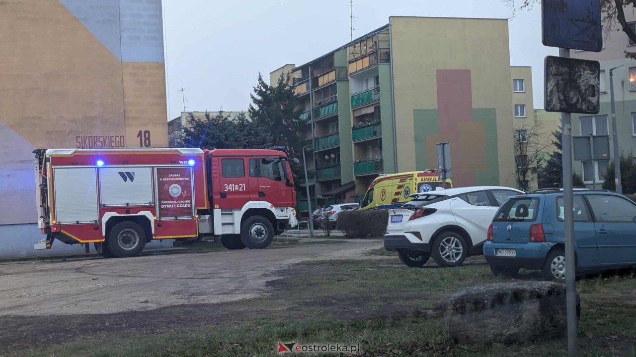 Interwencja służb ratunkowych na osiedlu Centrum [15.12.2025] - zdjęcie #2 - eOstroleka.pl