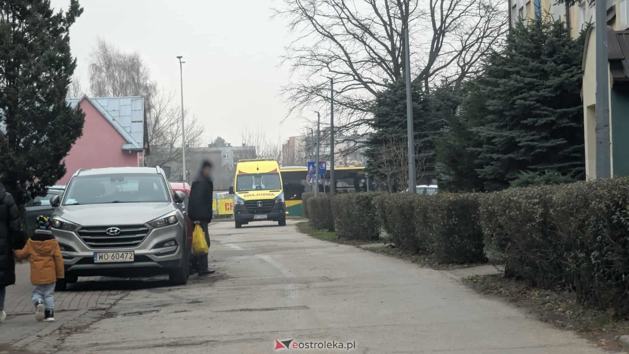 Interwencja służb ratunkowych na osiedlu Centrum [15.12.2025] - zdjęcie #1 - eOstroleka.pl