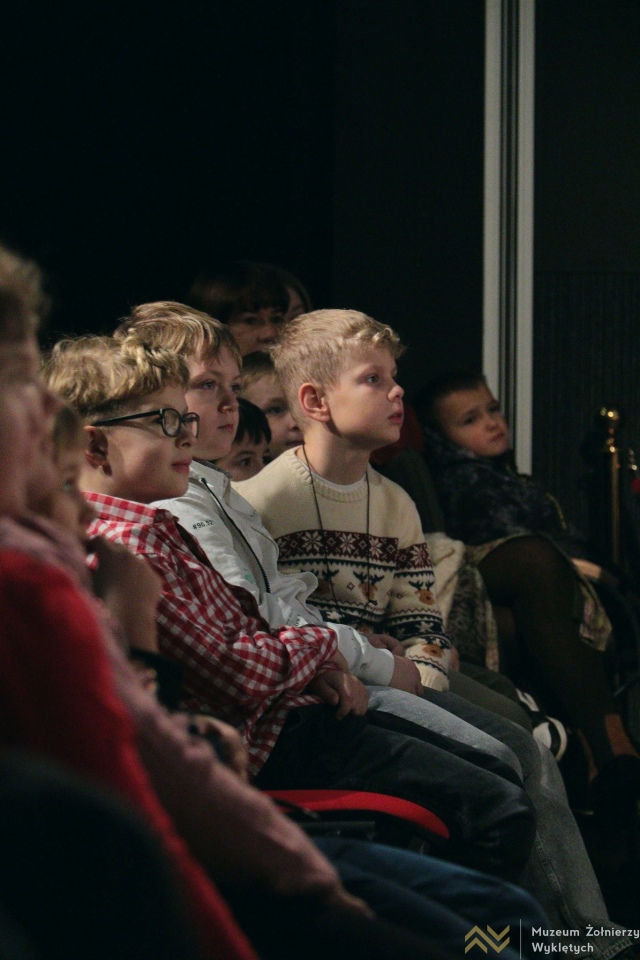 Spektakl edukacyjny Historia Misia Wojtka w MŻW [15.12.2025] - zdjęcie #18 - eOstroleka.pl