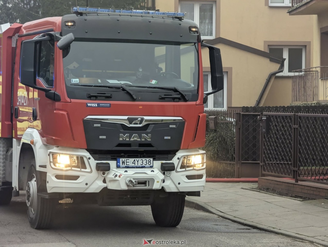 Pożar przy ulicy Kubusia Puchatka w Ostrołęce [16.12.2025] - zdjęcie #7 - eOstroleka.pl