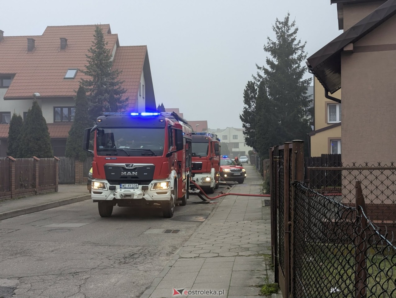Pożar przy ulicy Kubusia Puchatka w Ostrołęce [16.12.2025] - zdjęcie #1 - eOstroleka.pl