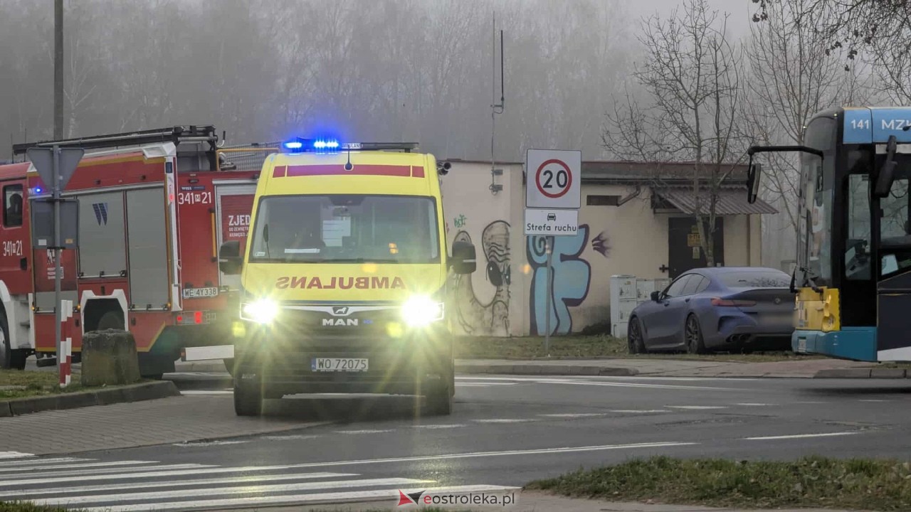 Wypadek na Alei Jana Pawła II [16.12.2025] - zdjęcie #11 - eOstroleka.pl