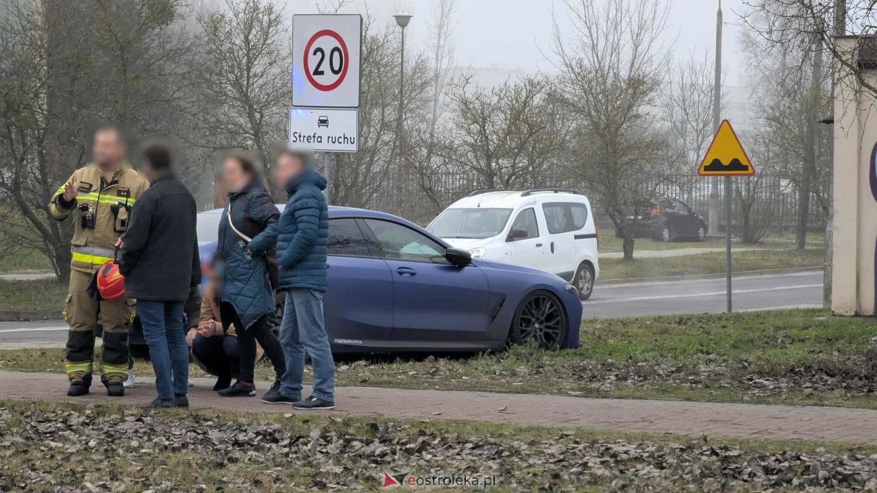 Wypadek na Alei Jana Pawła II [16.12.2025] - zdjęcie #9 - eOstroleka.pl
