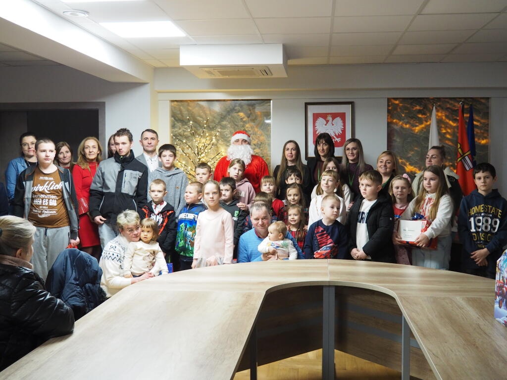 Wizyta Mikołaja w Urzędzie Gminy Olszewo-Borki fot. Gmina Olszewo-Borki [16.12.2025] - zdjęcie #37 - eOstroleka.pl