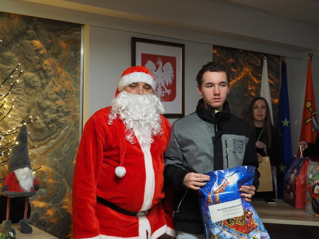 Wizyta Mikołaja w Urzędzie Gminy Olszewo-Borki fot. Gmina Olszewo-Borki [16.12.2025] - zdjęcie #34 - eOstroleka.pl