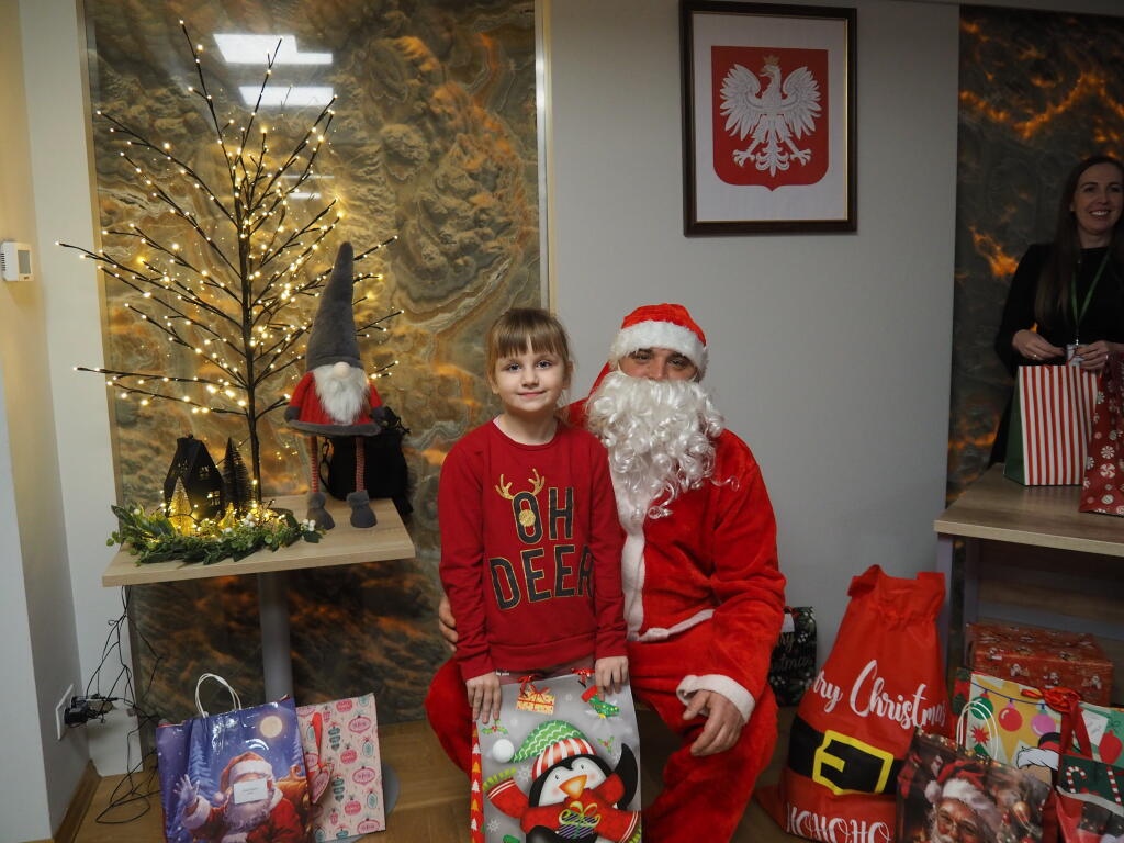 Wizyta Mikołaja w Urzędzie Gminy Olszewo-Borki fot. Gmina Olszewo-Borki [16.12.2025] - zdjęcie #32 - eOstroleka.pl