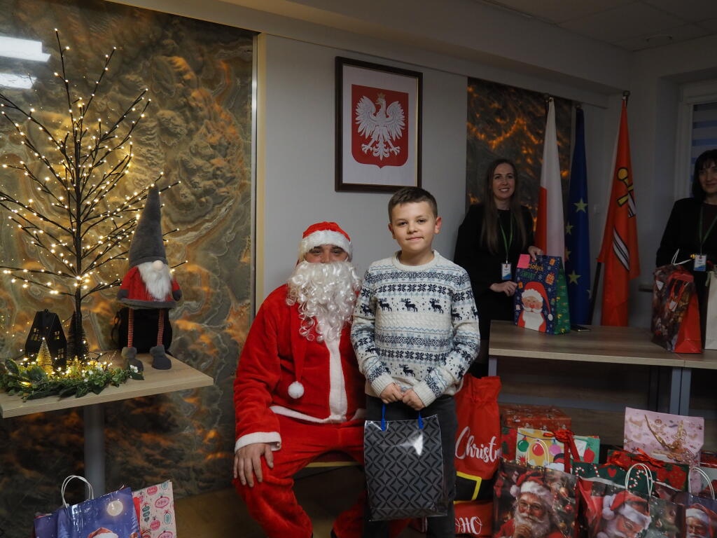 Wizyta Mikołaja w Urzędzie Gminy Olszewo-Borki fot. Gmina Olszewo-Borki [16.12.2025] - zdjęcie #29 - eOstroleka.pl