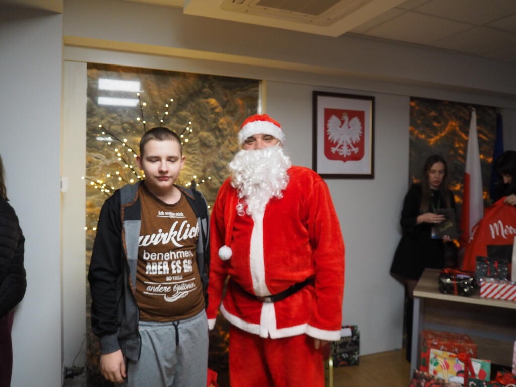 Wizyta Mikołaja w Urzędzie Gminy Olszewo-Borki fot. Gmina Olszewo-Borki [16.12.2025] - zdjęcie #25 - eOstroleka.pl