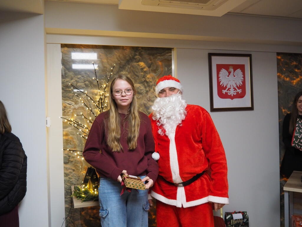 Wizyta Mikołaja w Urzędzie Gminy Olszewo-Borki fot. Gmina Olszewo-Borki [16.12.2025] - zdjęcie #23 - eOstroleka.pl