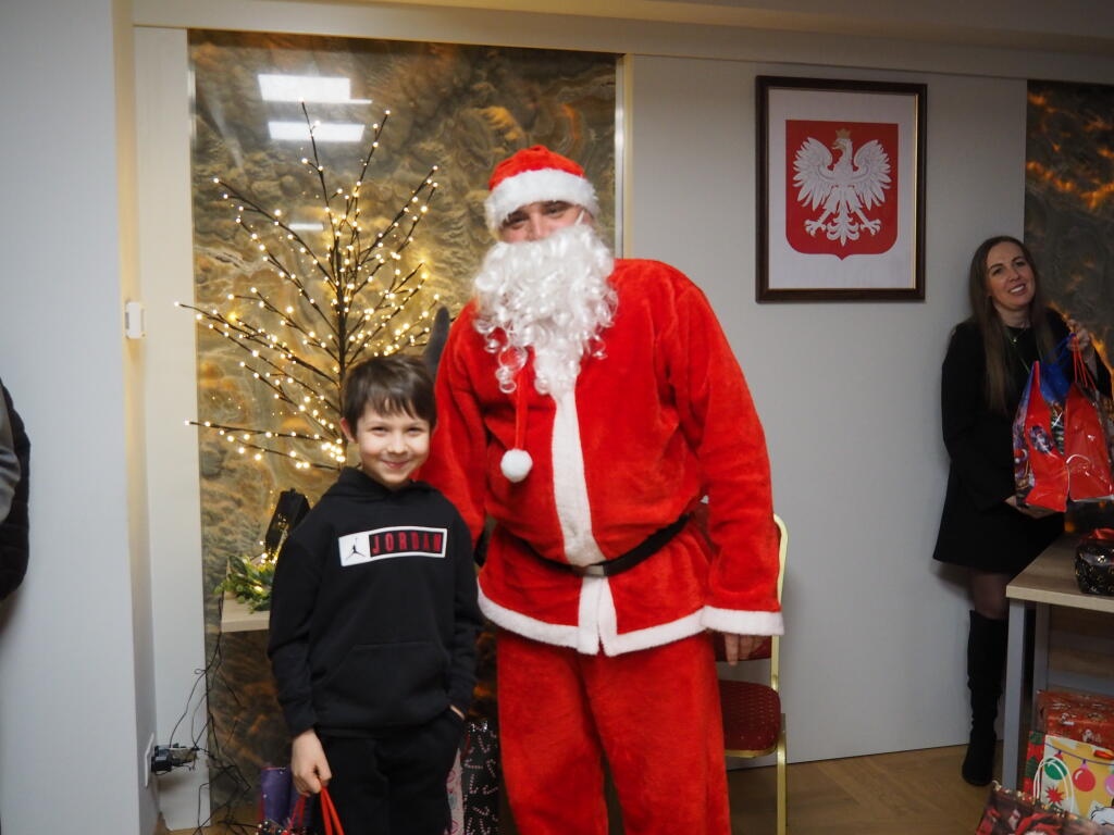Wizyta Mikołaja w Urzędzie Gminy Olszewo-Borki fot. Gmina Olszewo-Borki [16.12.2025] - zdjęcie #22 - eOstroleka.pl