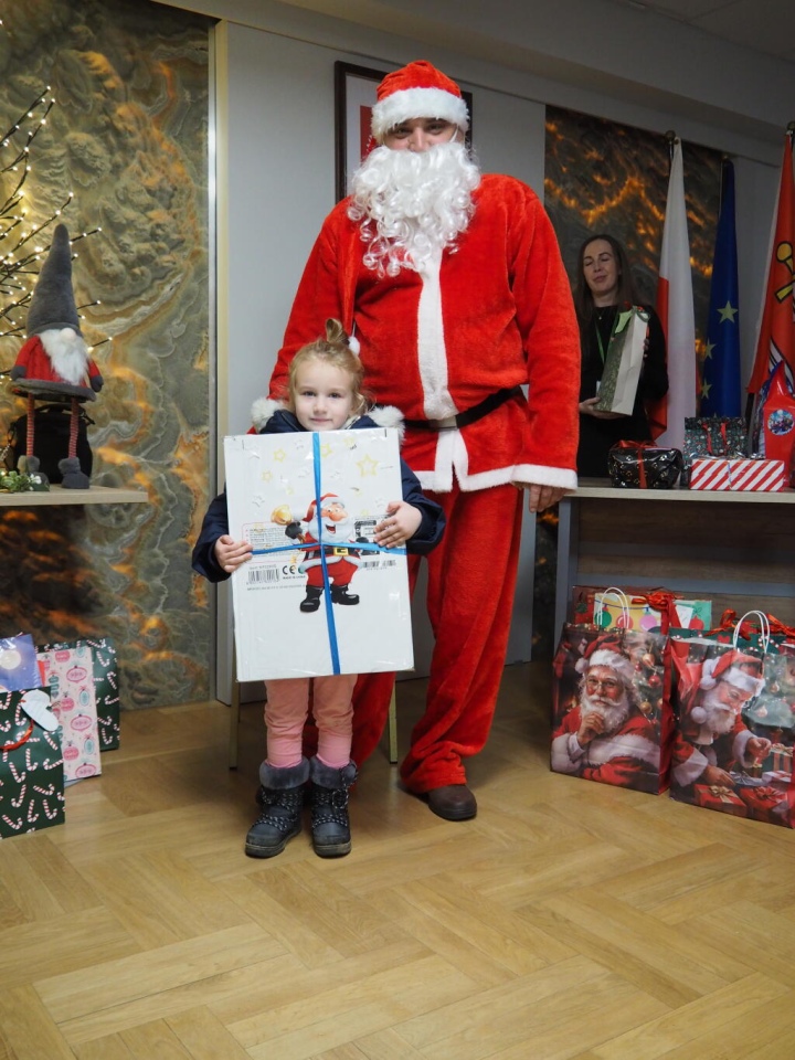 Wizyta Mikołaja w Urzędzie Gminy Olszewo-Borki fot. Gmina Olszewo-Borki [16.12.2025] - zdjęcie #19 - eOstroleka.pl