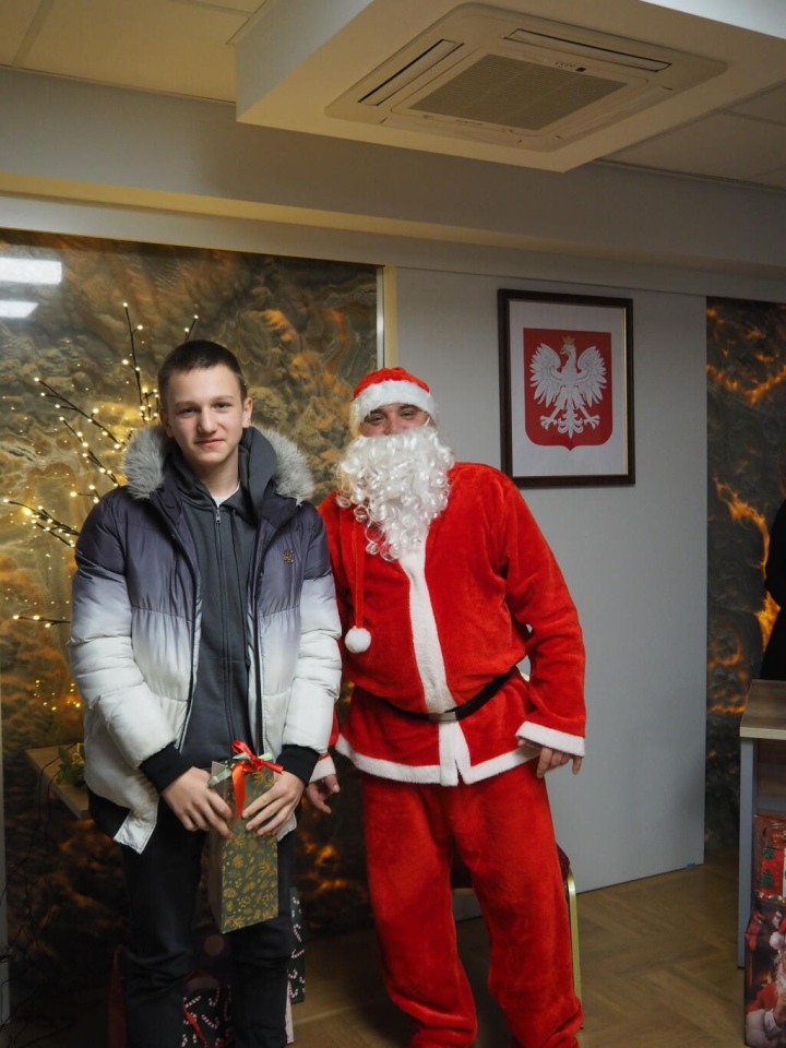 Wizyta Mikołaja w Urzędzie Gminy Olszewo-Borki fot. Gmina Olszewo-Borki [16.12.2025] - zdjęcie #18 - eOstroleka.pl