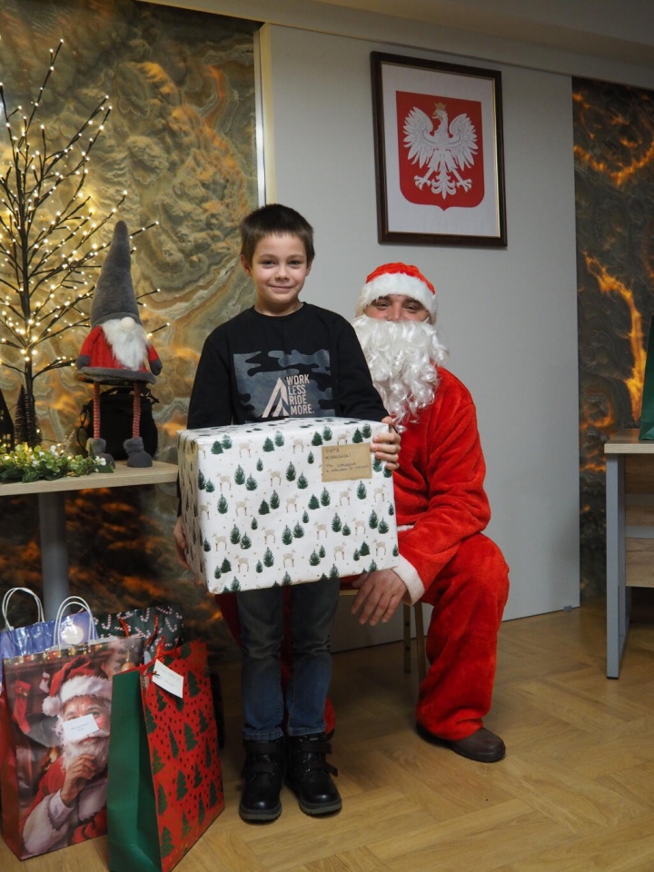 Wizyta Mikołaja w Urzędzie Gminy Olszewo-Borki fot. Gmina Olszewo-Borki [16.12.2025] - zdjęcie #3 - eOstroleka.pl