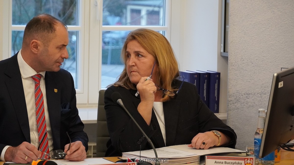Ruszyła najważniejsza sesja rady powiatu [16.12.2025] - zdjęcie #37 - eOstroleka.pl