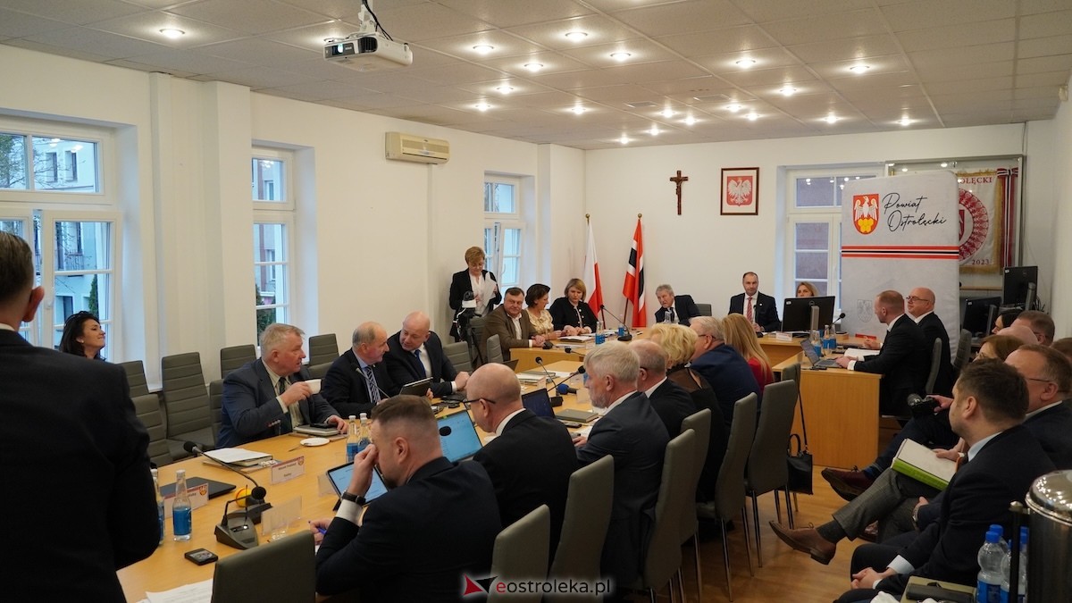 Ruszyła najważniejsza sesja rady powiatu [16.12.2025] - zdjęcie #31 - eOstroleka.pl