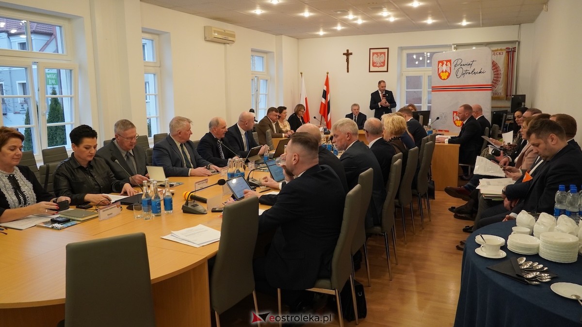 Ruszyła najważniejsza sesja rady powiatu [16.12.2025] - zdjęcie #20 - eOstroleka.pl
