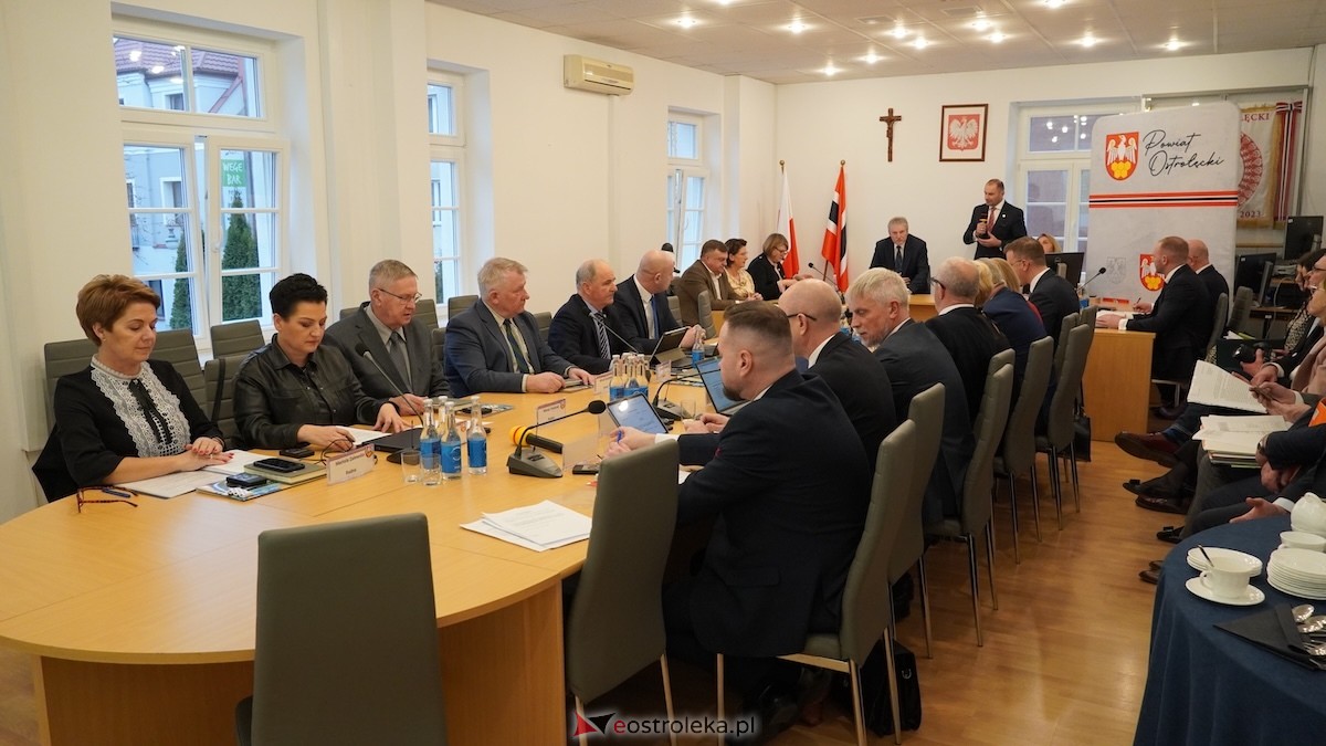 Ruszyła najważniejsza sesja rady powiatu [16.12.2025] - zdjęcie #19 - eOstroleka.pl