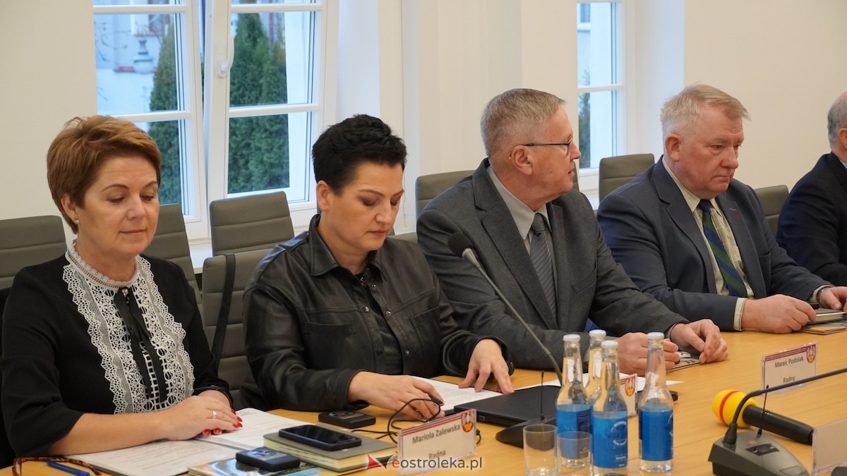 Ruszyła najważniejsza sesja rady powiatu [16.12.2025] - zdjęcie #18 - eOstroleka.pl