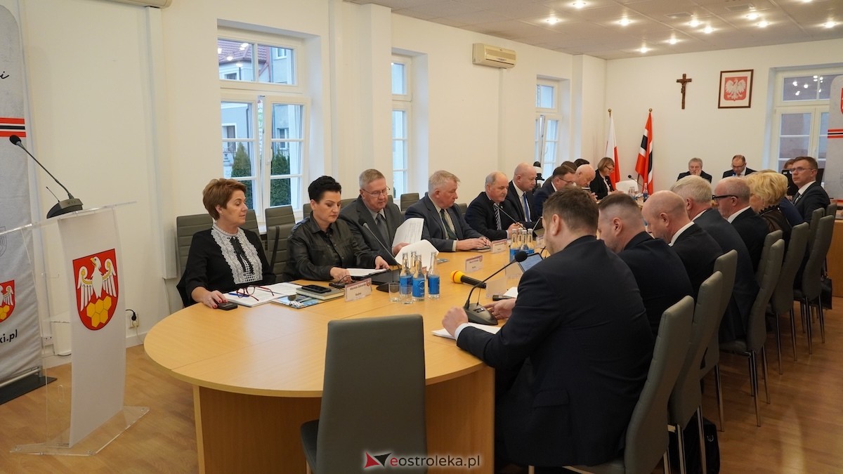 Ruszyła najważniejsza sesja rady powiatu [16.12.2025] - zdjęcie #11 - eOstroleka.pl