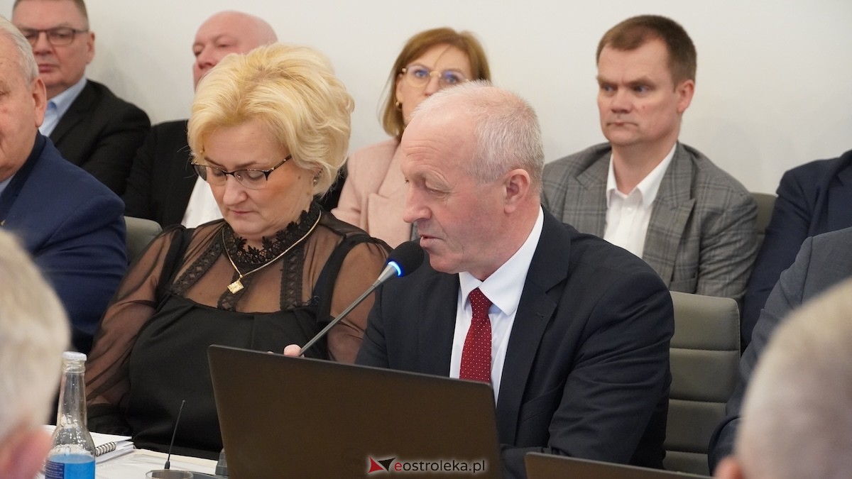 Ruszyła najważniejsza sesja rady powiatu [16.12.2025] - zdjęcie #2 - eOstroleka.pl
