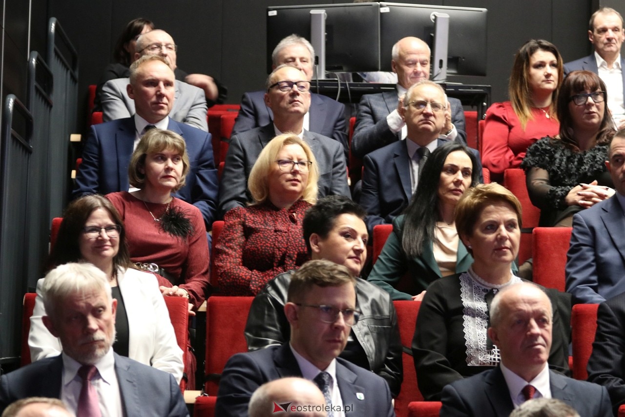 Sesja rady powiatu ostrołęckiego [16.12.2025] - zdjęcie #143 - eOstroleka.pl