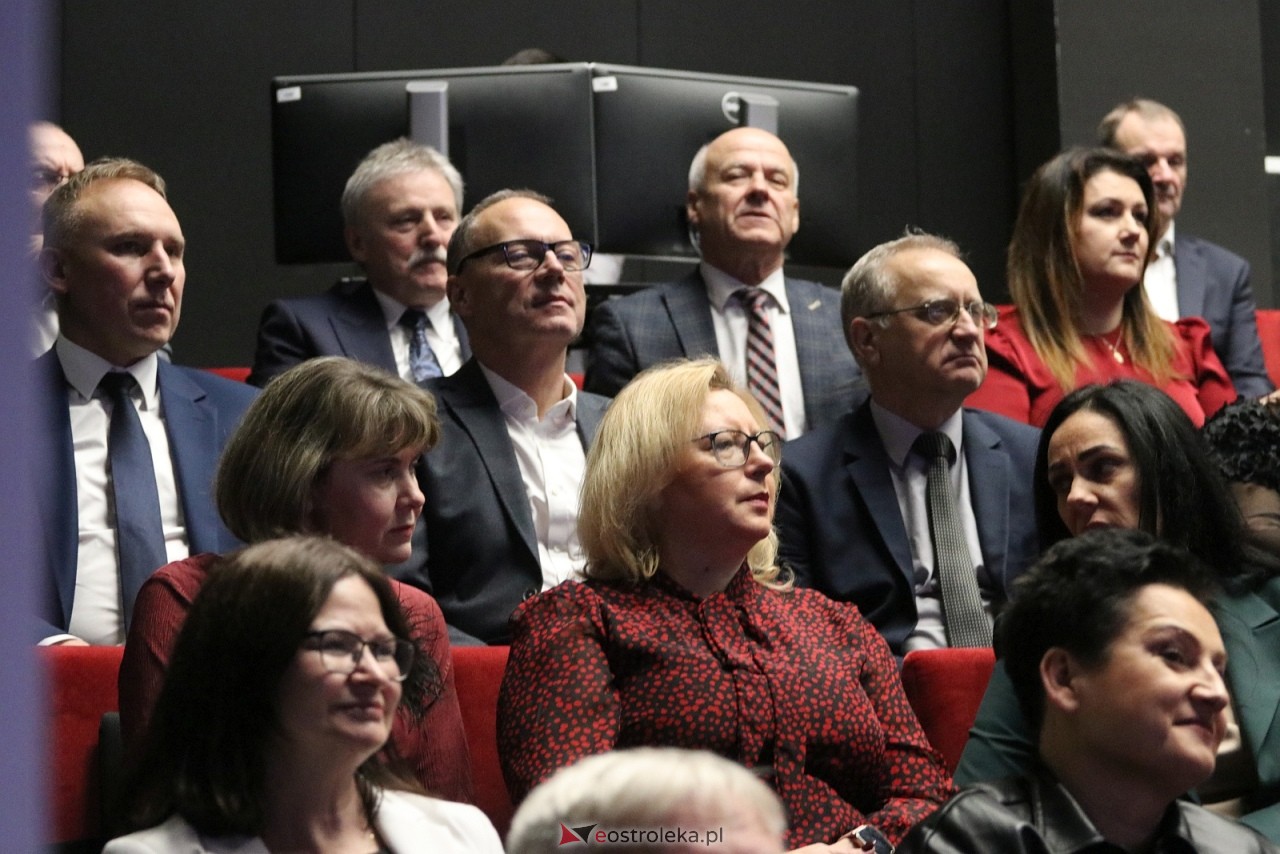 Sesja rady powiatu ostrołęckiego [16.12.2025] - zdjęcie #128 - eOstroleka.pl