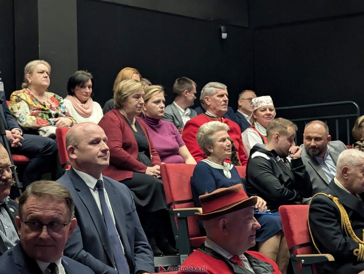 Sesja rady powiatu ostrołęckiego [16.12.2025] - zdjęcie #21 - eOstroleka.pl