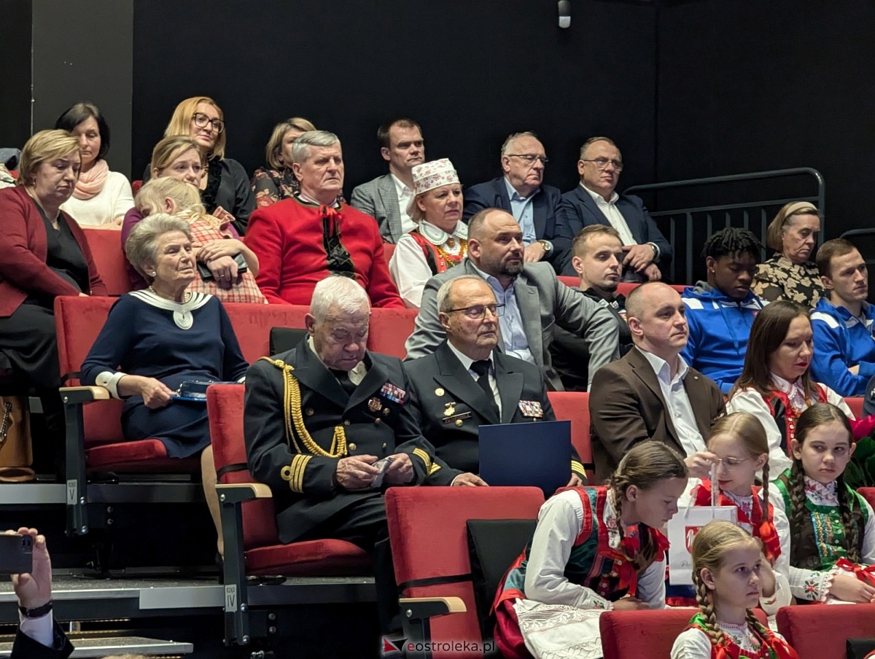 Sesja rady powiatu ostrołęckiego [16.12.2025] - zdjęcie #10 - eOstroleka.pl