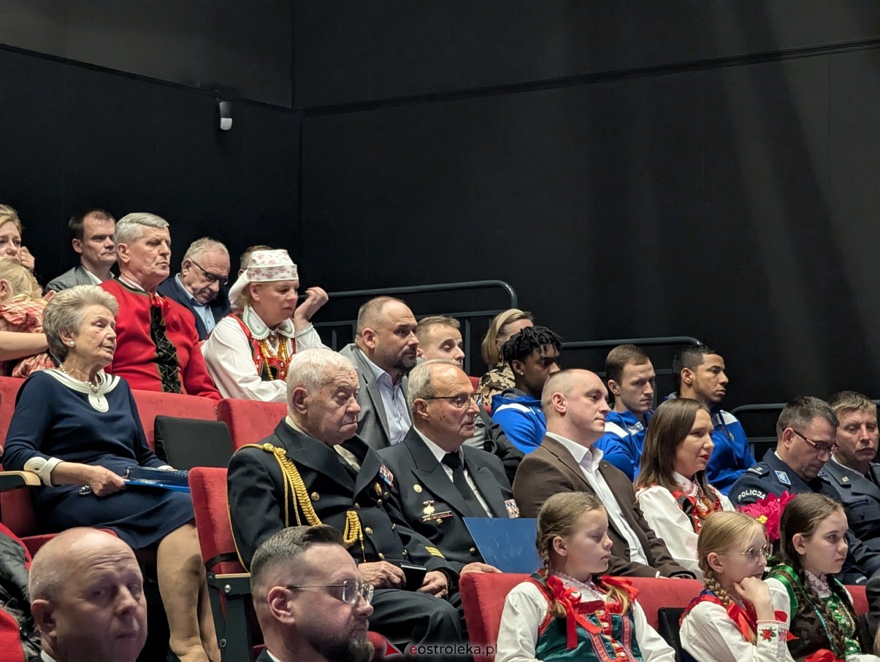 Sesja rady powiatu ostrołęckiego [16.12.2025] - zdjęcie #8 - eOstroleka.pl
