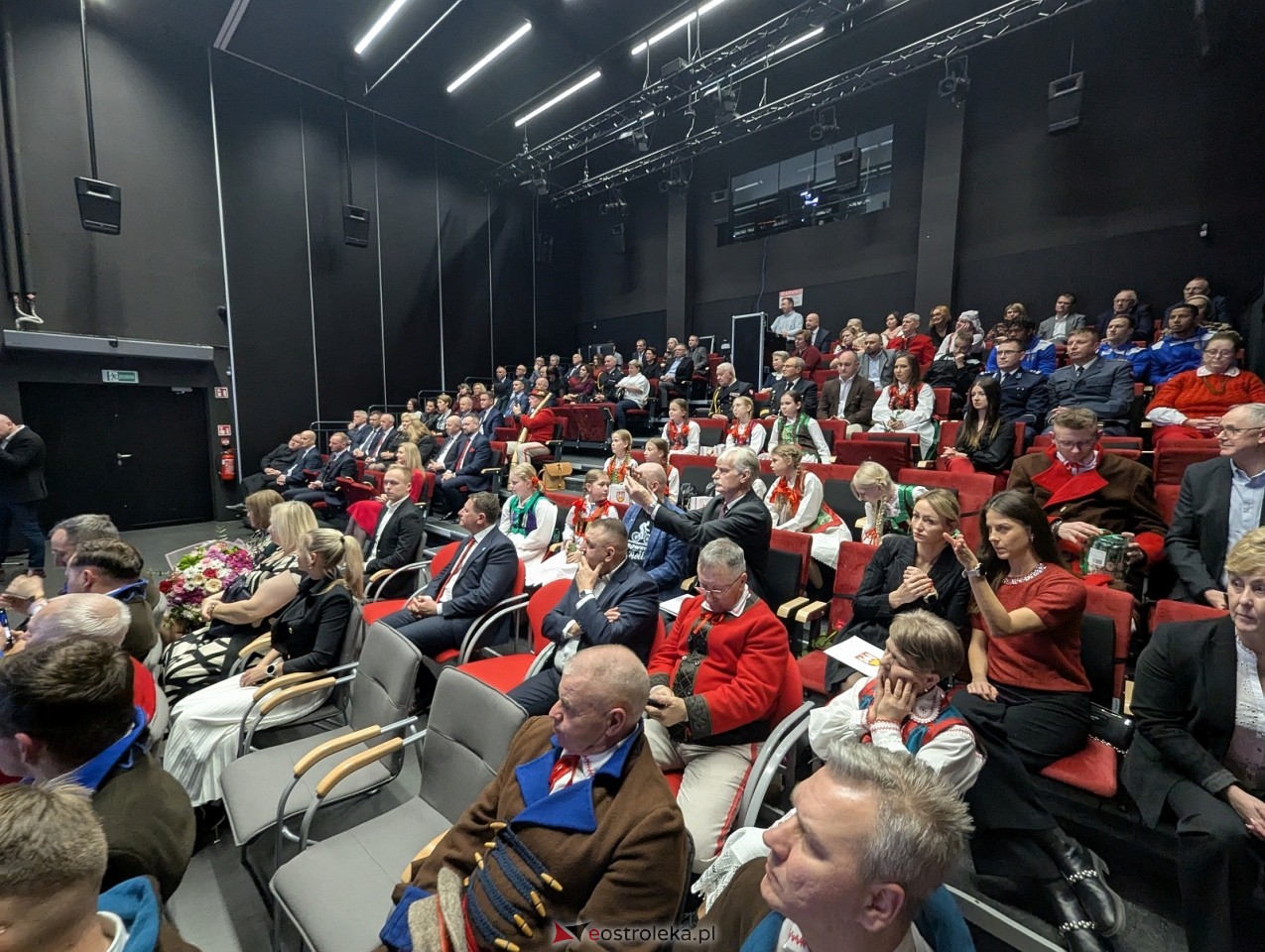 Sesja rady powiatu ostrołęckiego [16.12.2025] - zdjęcie #6 - eOstroleka.pl