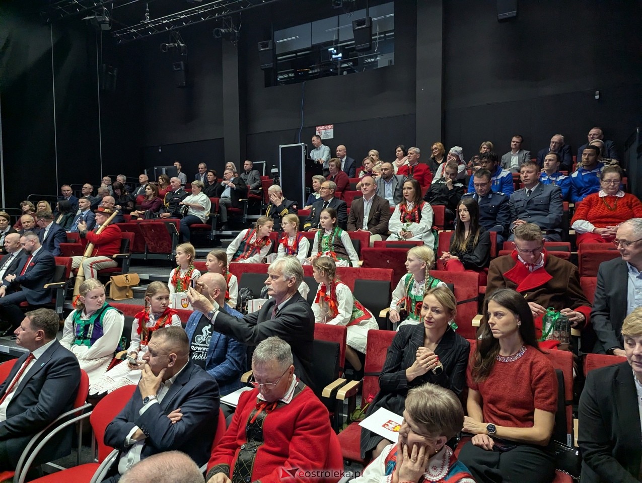 Sesja rady powiatu ostrołęckiego [16.12.2025] - zdjęcie #4 - eOstroleka.pl