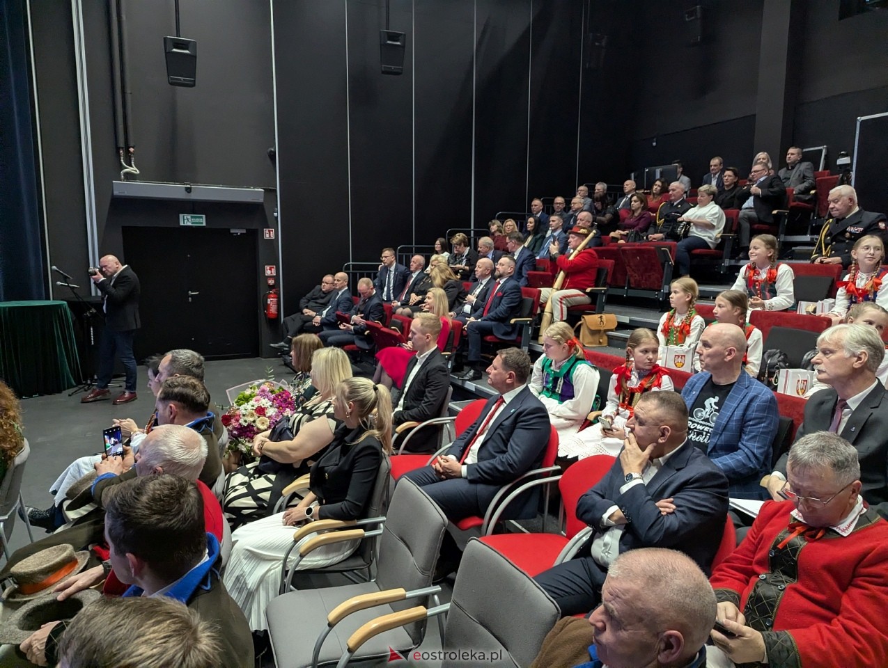 Sesja rady powiatu ostrołęckiego [16.12.2025] - zdjęcie #2 - eOstroleka.pl