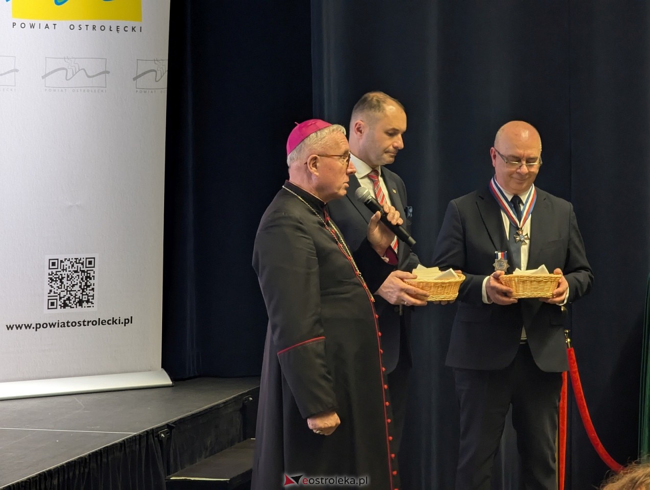 Sesja rady powiatu ostrołęckiego [16.12.2025] - zdjęcie #1 - eOstroleka.pl