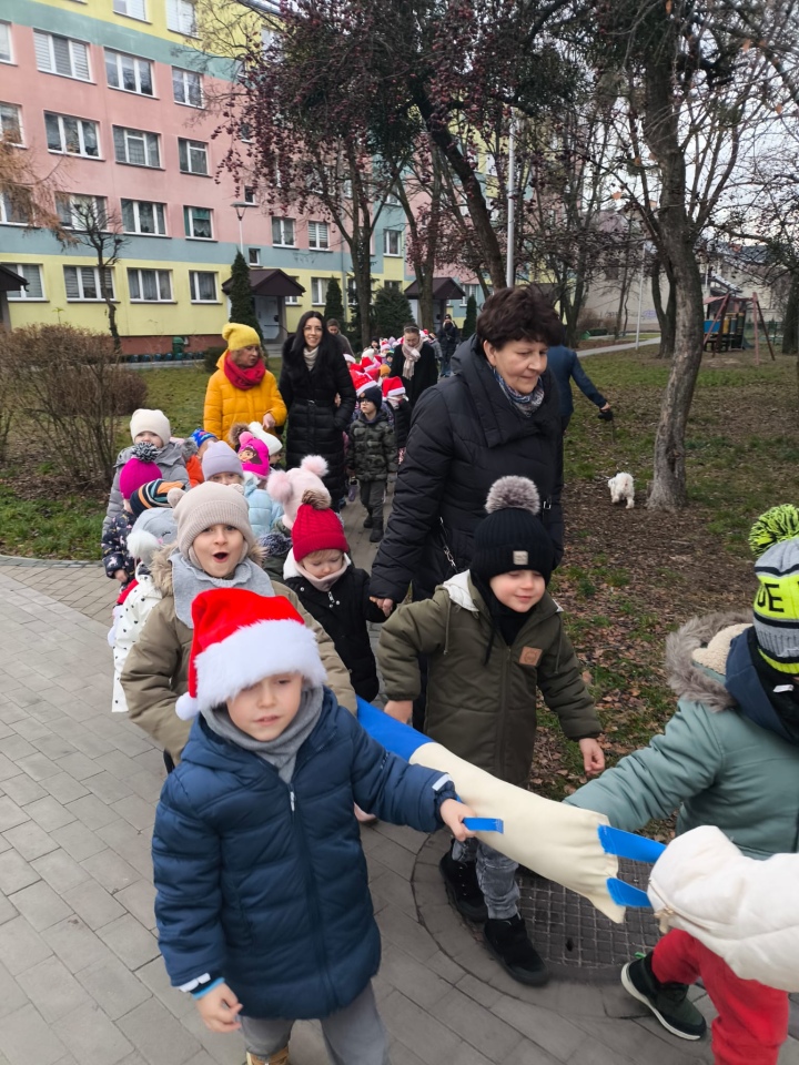 Niech słodka gwiazdka zaświeci PM nr 8 z akcją charytatywną dla potrzebujących [17.12.2025] - zdjęcie #59 - eOstroleka.pl