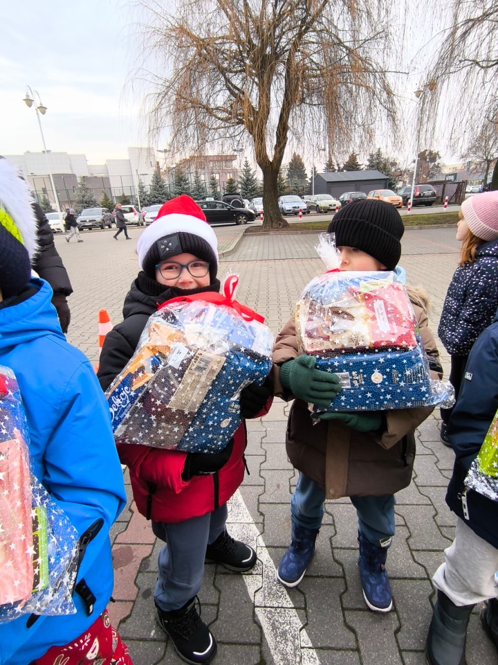 Niech słodka gwiazdka zaświeci PM nr 8 z akcją charytatywną dla potrzebujących [17.12.2025] - zdjęcie #48 - eOstroleka.pl