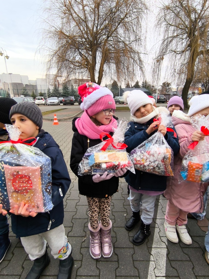 Niech słodka gwiazdka zaświeci PM nr 8 z akcją charytatywną dla potrzebujących [17.12.2025] - zdjęcie #46 - eOstroleka.pl