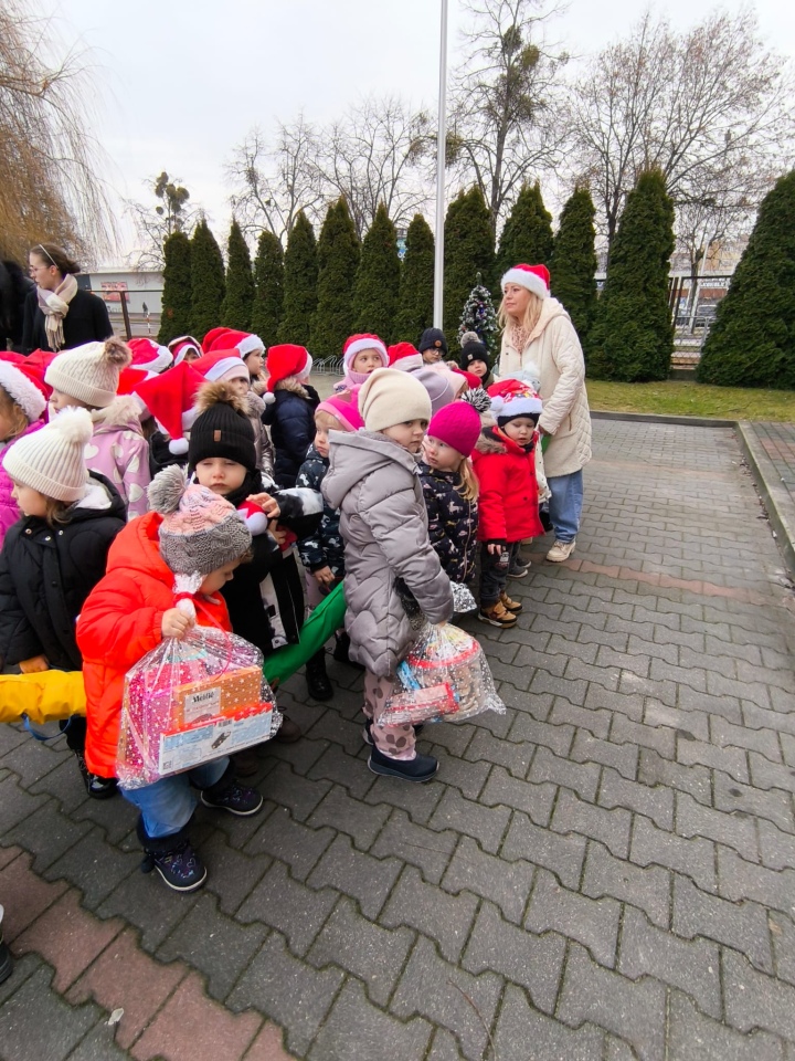 Niech słodka gwiazdka zaświeci PM nr 8 z akcją charytatywną dla potrzebujących [17.12.2025] - zdjęcie #45 - eOstroleka.pl