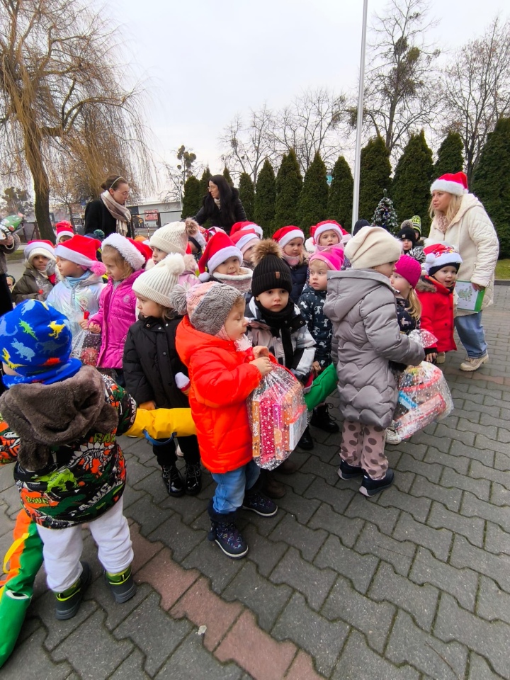 Niech słodka gwiazdka zaświeci PM nr 8 z akcją charytatywną dla potrzebujących [17.12.2025] - zdjęcie #44 - eOstroleka.pl