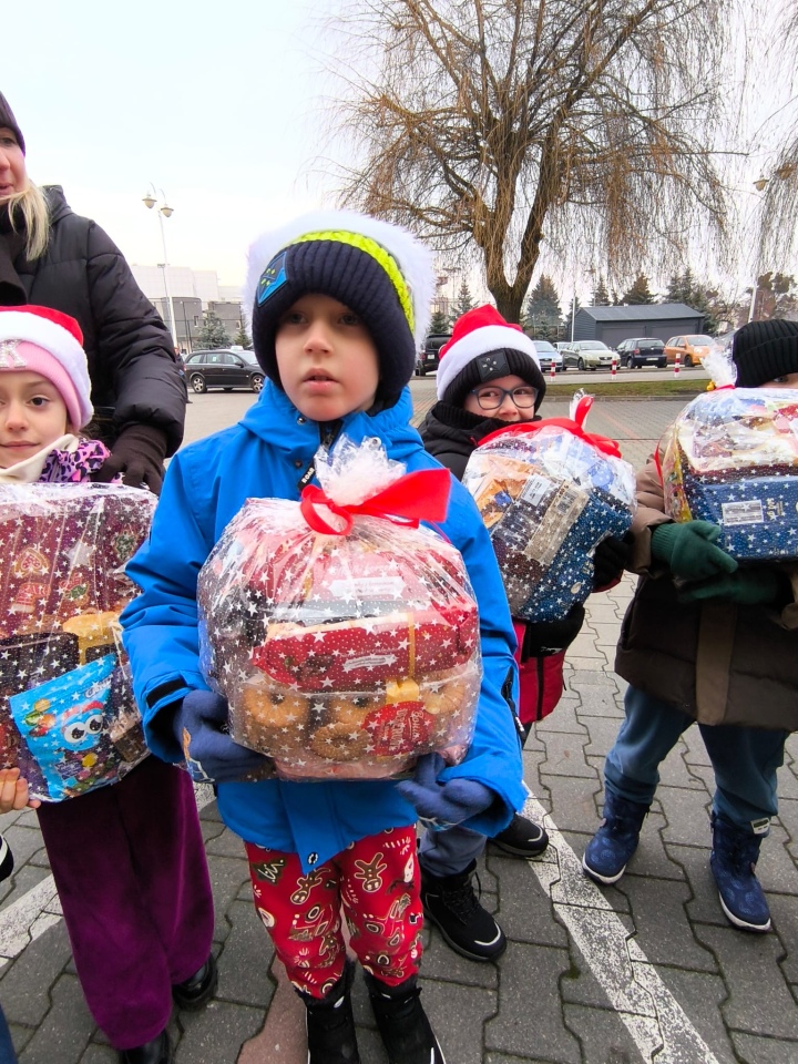 Niech słodka gwiazdka zaświeci PM nr 8 z akcją charytatywną dla potrzebujących [17.12.2025] - zdjęcie #47 - eOstroleka.pl