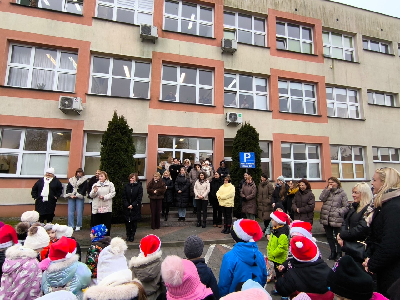 Niech słodka gwiazdka zaświeci PM nr 8 z akcją charytatywną dla potrzebujących [17.12.2025] - zdjęcie #42 - eOstroleka.pl