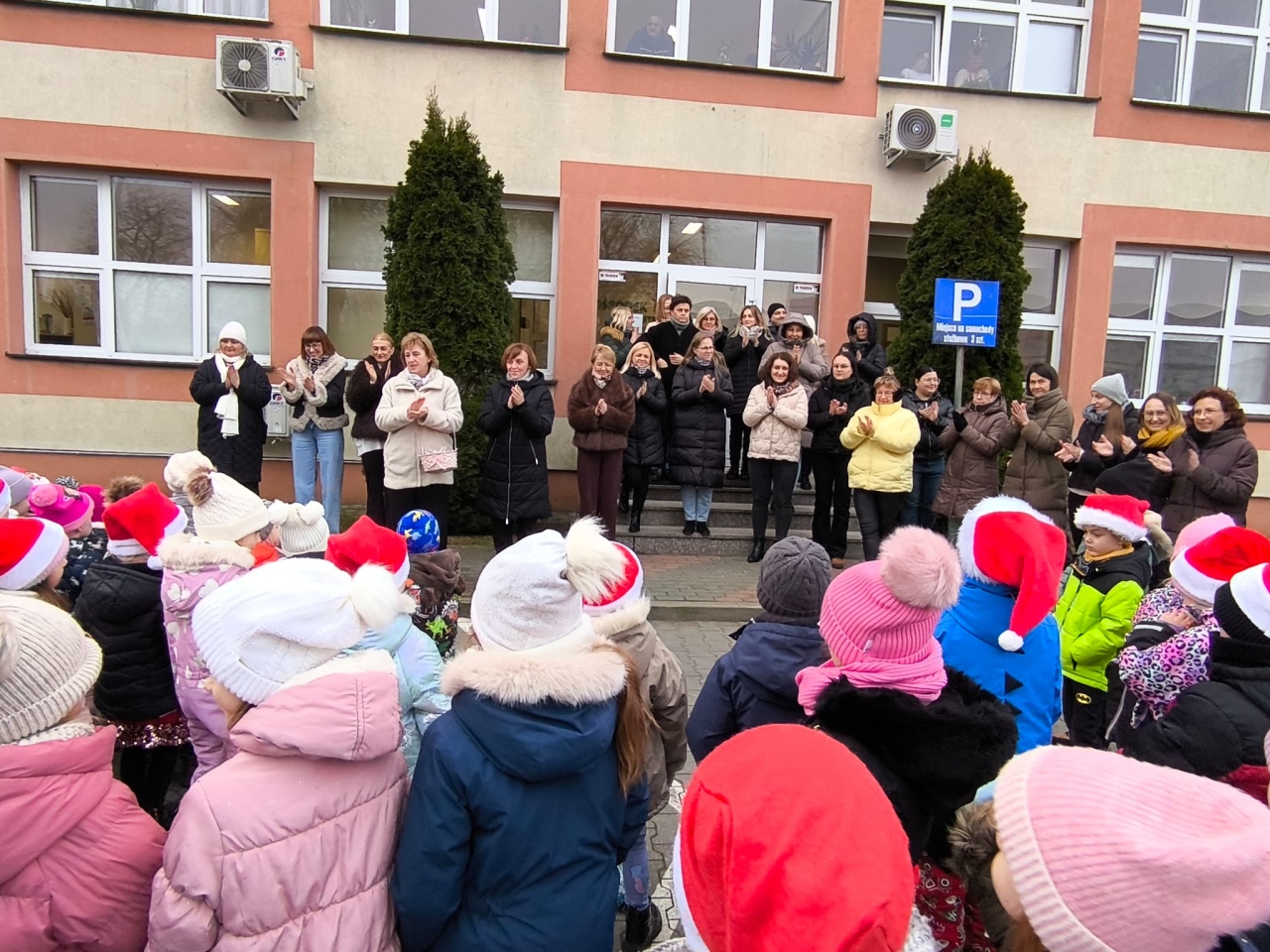 Niech słodka gwiazdka zaświeci PM nr 8 z akcją charytatywną dla potrzebujących [17.12.2025] - zdjęcie #40 - eOstroleka.pl