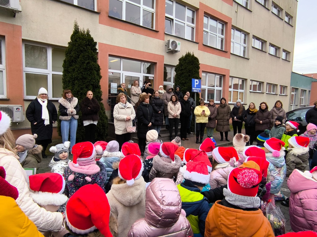 Niech słodka gwiazdka zaświeci PM nr 8 z akcją charytatywną dla potrzebujących [17.12.2025] - zdjęcie #38 - eOstroleka.pl
