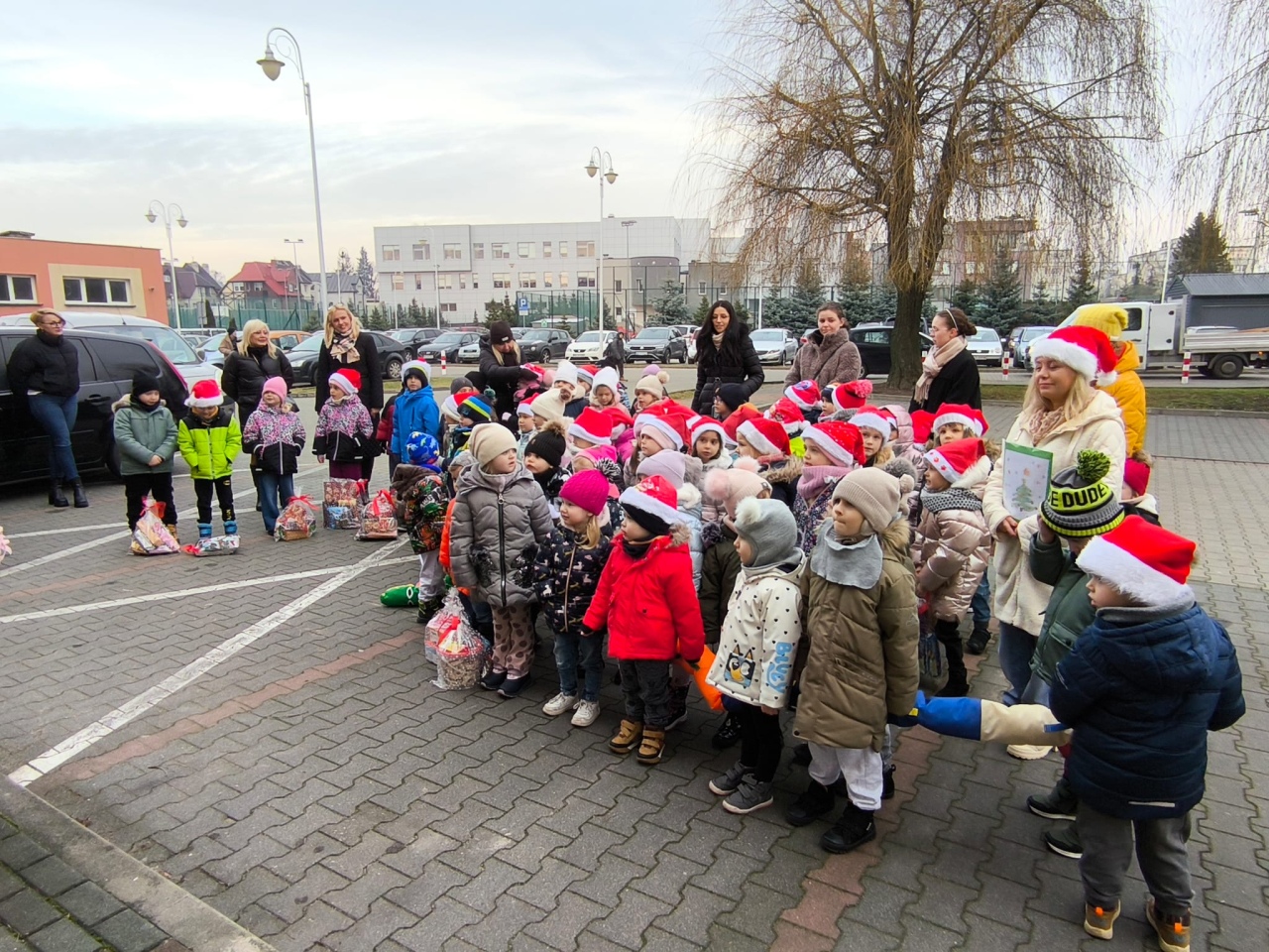 Niech słodka gwiazdka zaświeci PM nr 8 z akcją charytatywną dla potrzebujących [17.12.2025] - zdjęcie #37 - eOstroleka.pl