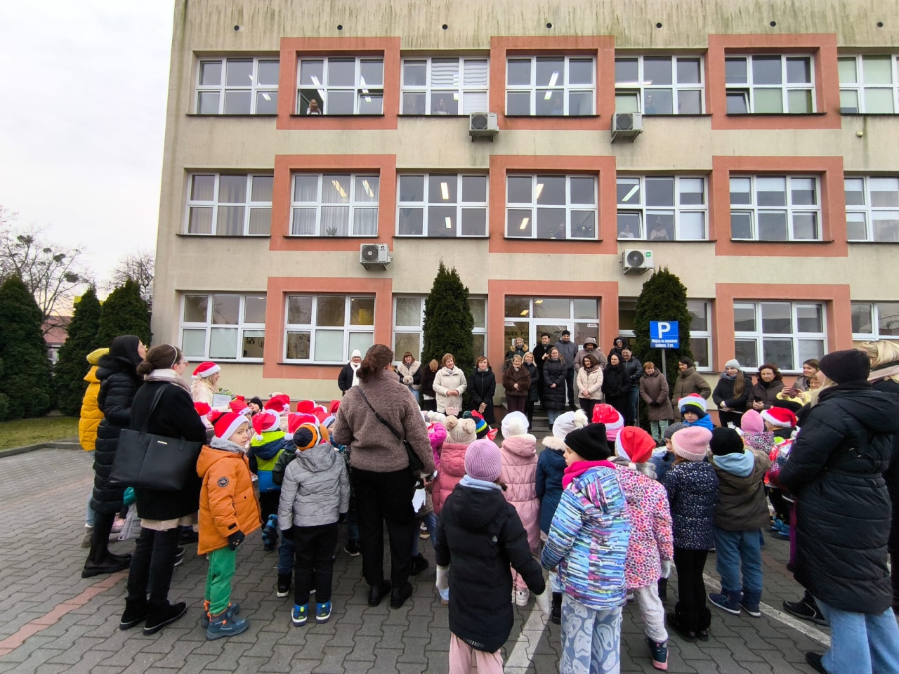 Niech słodka gwiazdka zaświeci PM nr 8 z akcją charytatywną dla potrzebujących [17.12.2025] - zdjęcie #27 - eOstroleka.pl
